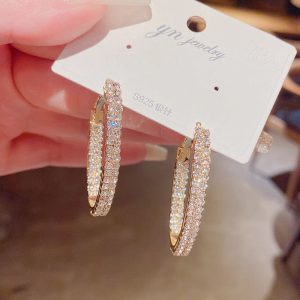 Cercei aurii eleganti